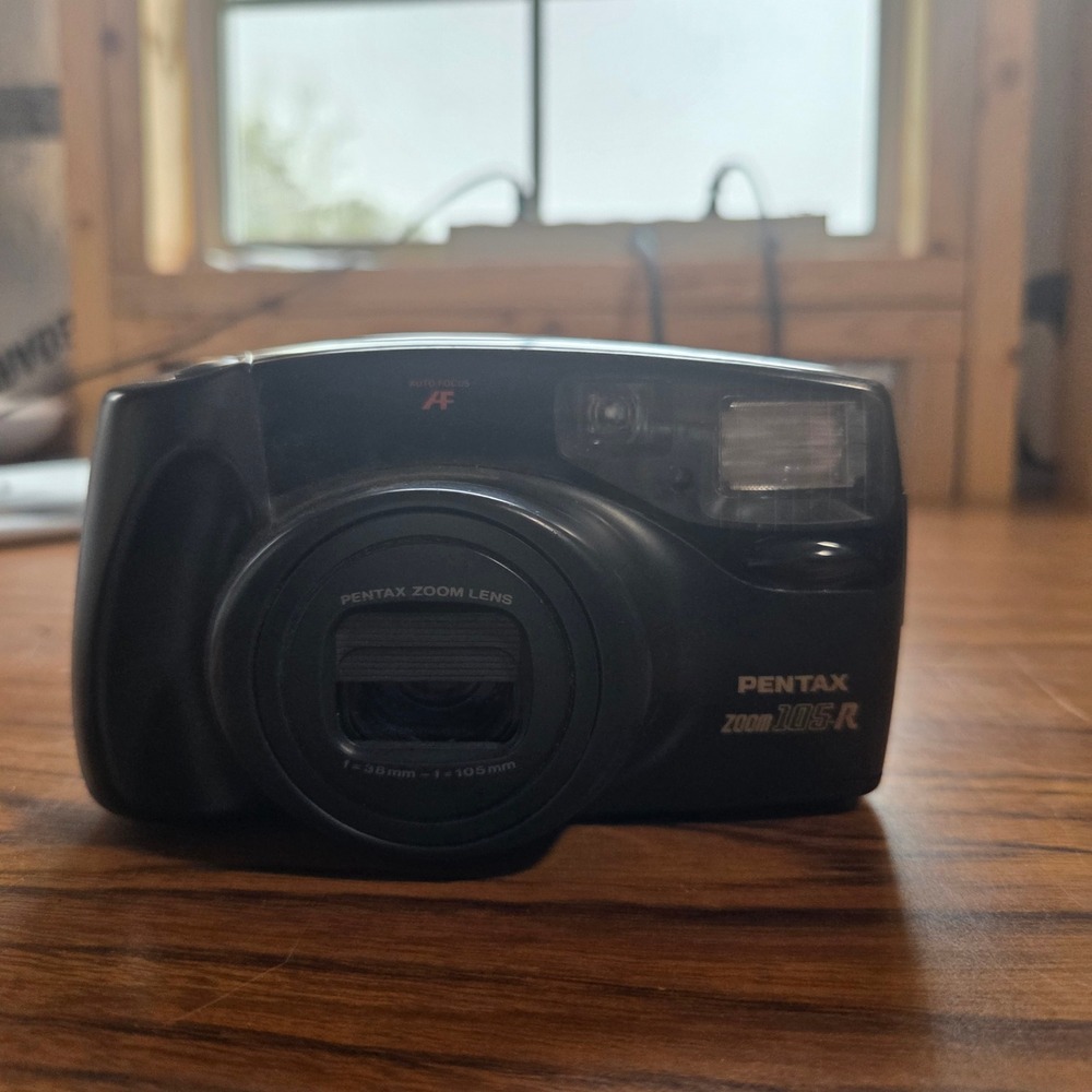 Pentax Zoom 105-R 35mm Film Camera AF 38-105mm Lens Vintage Point and Shoot